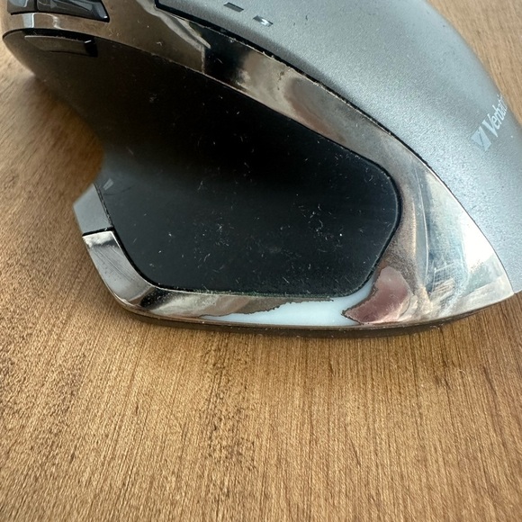 Verbatim Wireless Mouse Model: 98622 8-Button Deluxe Blue LED- No Battery Cover. - Picture 6 of 11